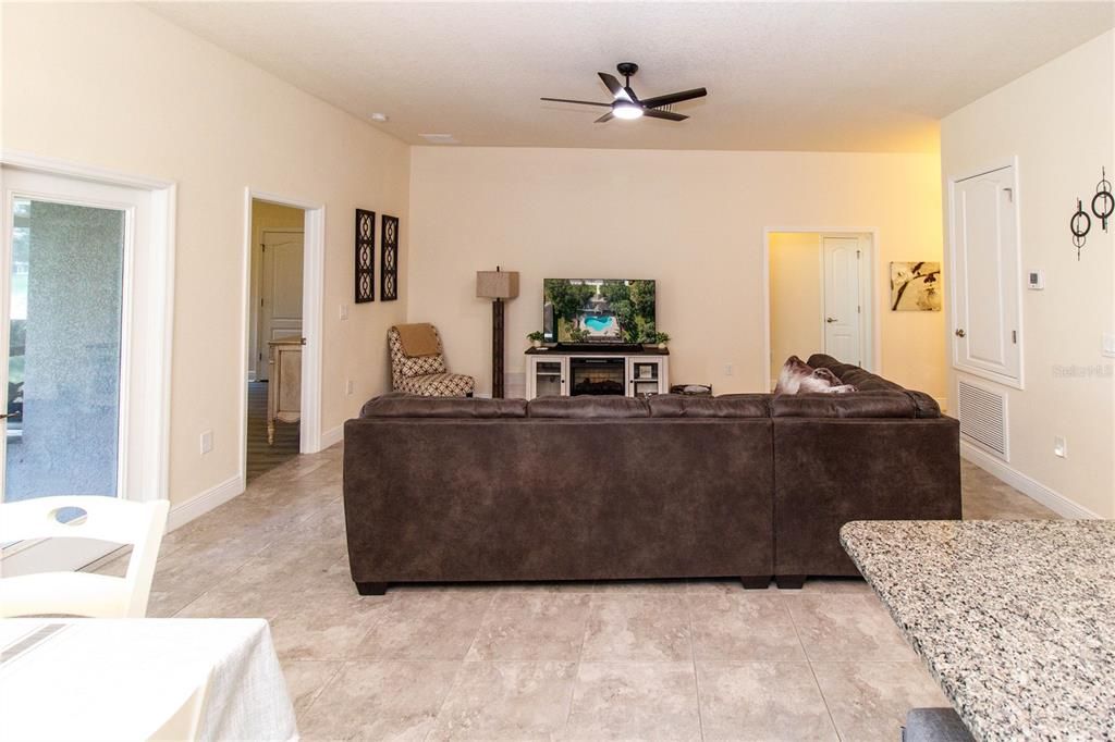 待售: $299,000 (3 贝兹, 2 浴室, 1437 平方英尺)