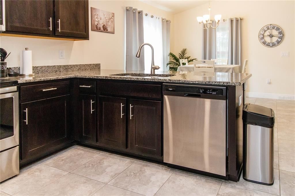 待售: $299,000 (3 贝兹, 2 浴室, 1437 平方英尺)