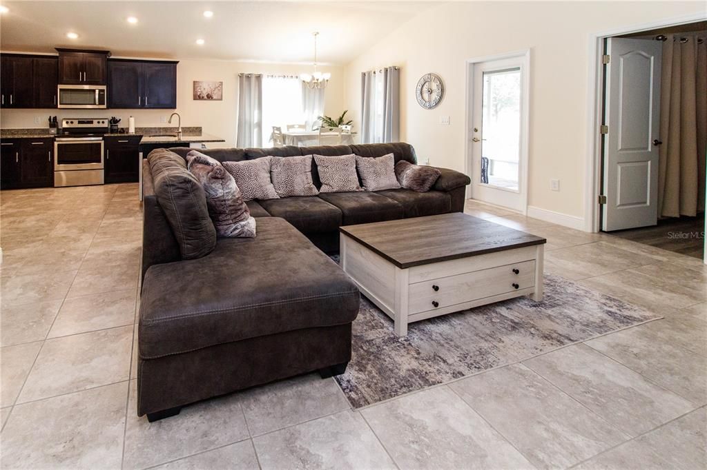 待售: $299,000 (3 贝兹, 2 浴室, 1437 平方英尺)