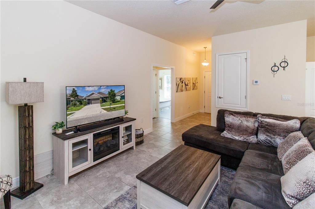 待售: $299,000 (3 贝兹, 2 浴室, 1437 平方英尺)