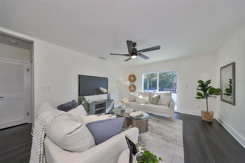 For Sale: $525,000 (3 beds, 3 baths, 1554 Square Feet)