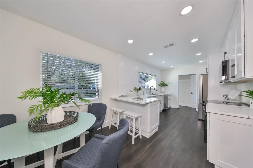 For Sale: $525,000 (3 beds, 3 baths, 1554 Square Feet)