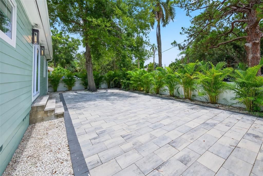 For Sale: $525,000 (3 beds, 3 baths, 1554 Square Feet)