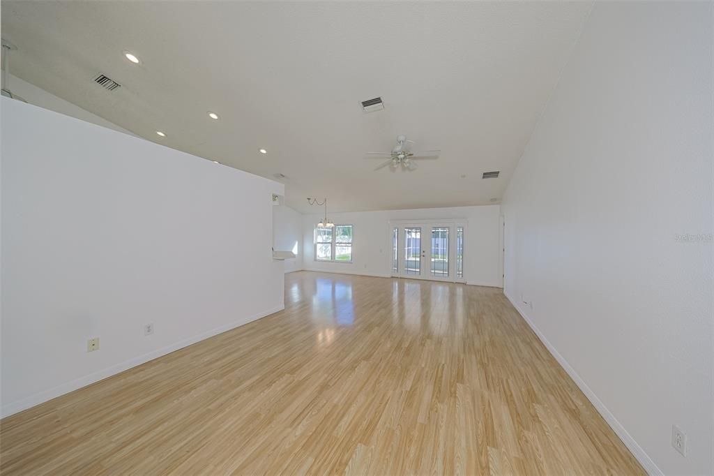 For Sale: $325,000 (3 beds, 2 baths, 1500 Square Feet)