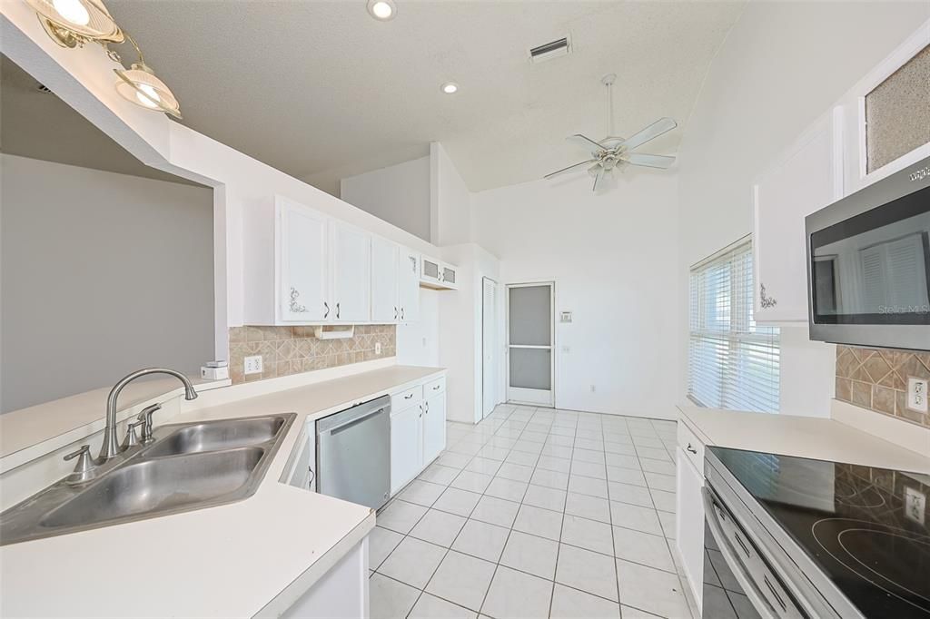 For Sale: $325,000 (3 beds, 2 baths, 1500 Square Feet)