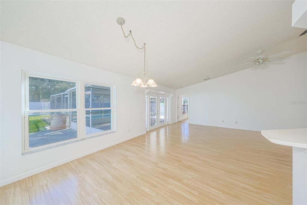 For Sale: $325,000 (3 beds, 2 baths, 1500 Square Feet)