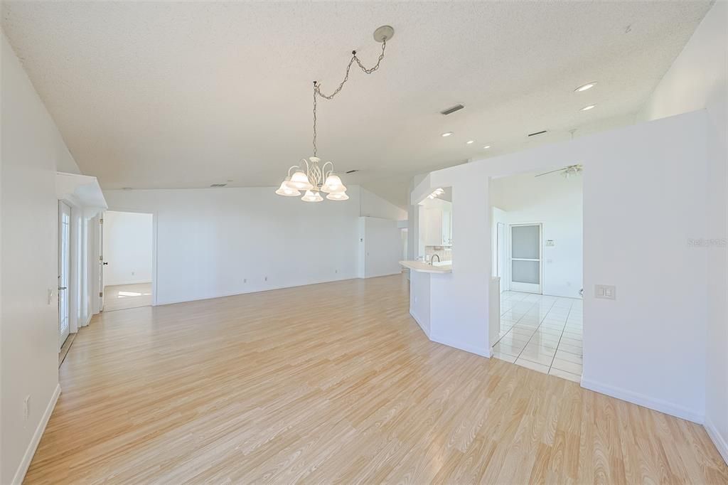 For Sale: $325,000 (3 beds, 2 baths, 1500 Square Feet)