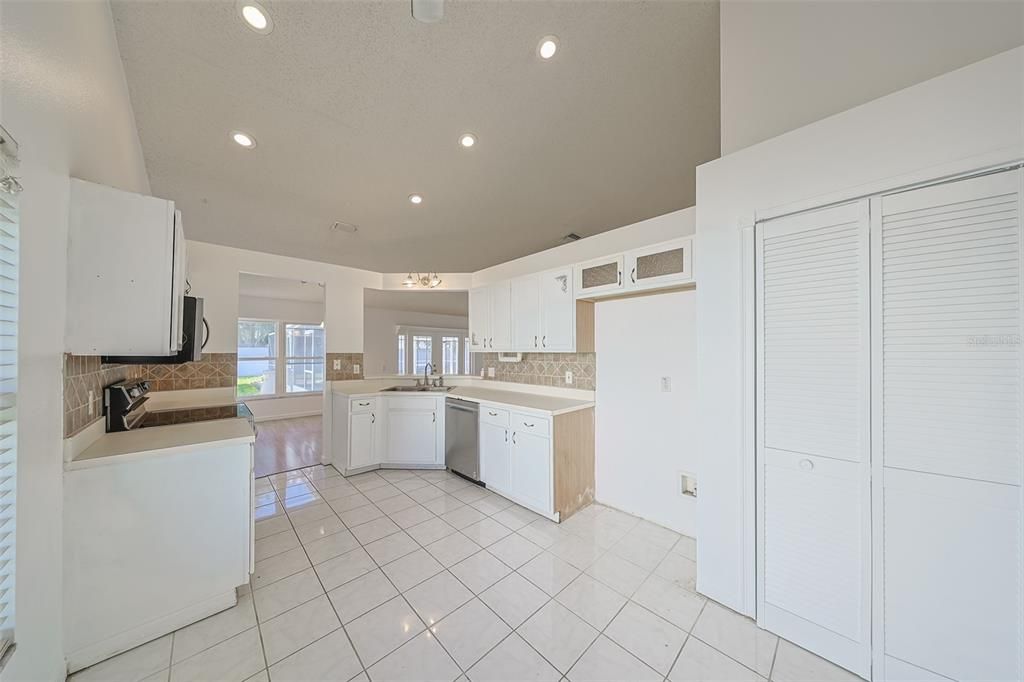 For Sale: $325,000 (3 beds, 2 baths, 1500 Square Feet)