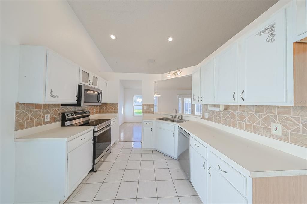 For Sale: $325,000 (3 beds, 2 baths, 1500 Square Feet)