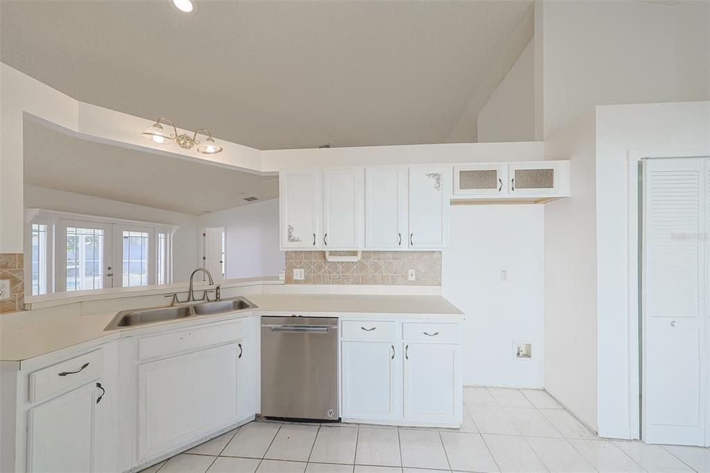 For Sale: $325,000 (3 beds, 2 baths, 1500 Square Feet)