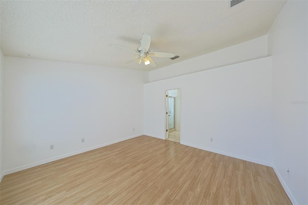 For Sale: $325,000 (3 beds, 2 baths, 1500 Square Feet)