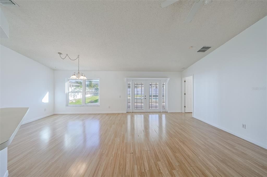 For Sale: $325,000 (3 beds, 2 baths, 1500 Square Feet)