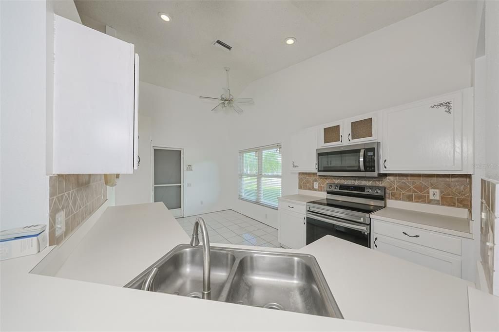 For Sale: $325,000 (3 beds, 2 baths, 1500 Square Feet)