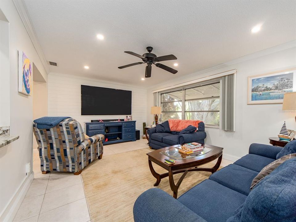 For Sale: $459,900 (2 beds, 2 baths, 1649 Square Feet)