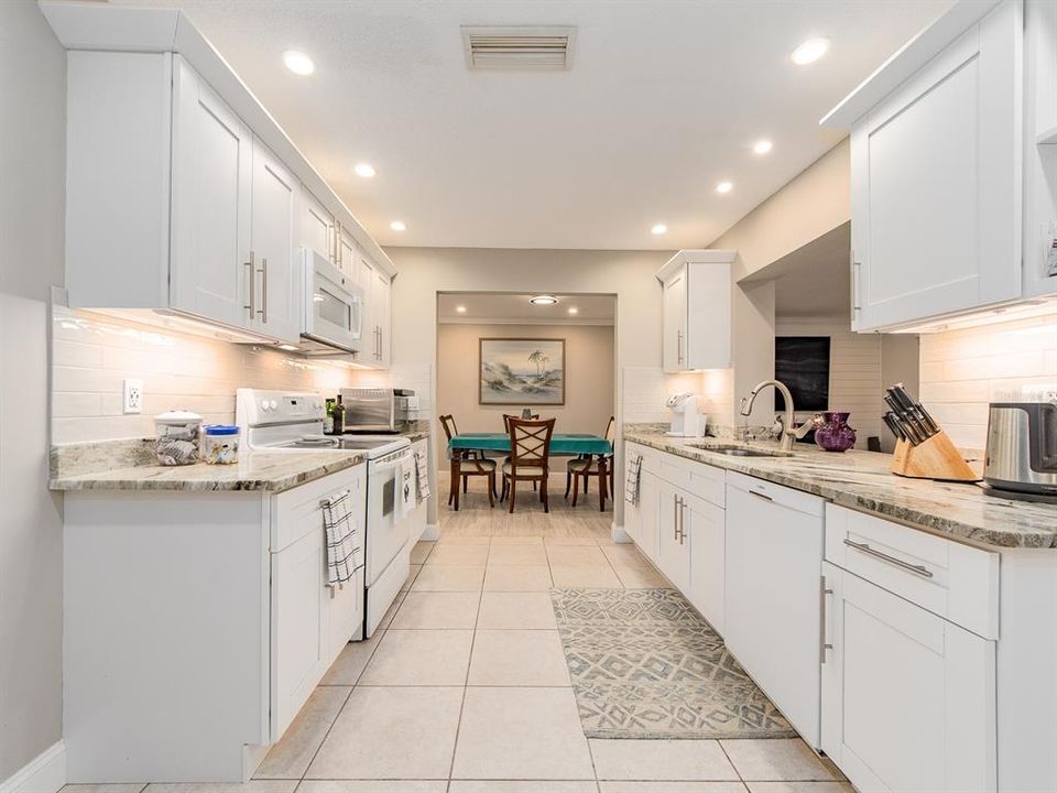 For Sale: $459,900 (2 beds, 2 baths, 1649 Square Feet)