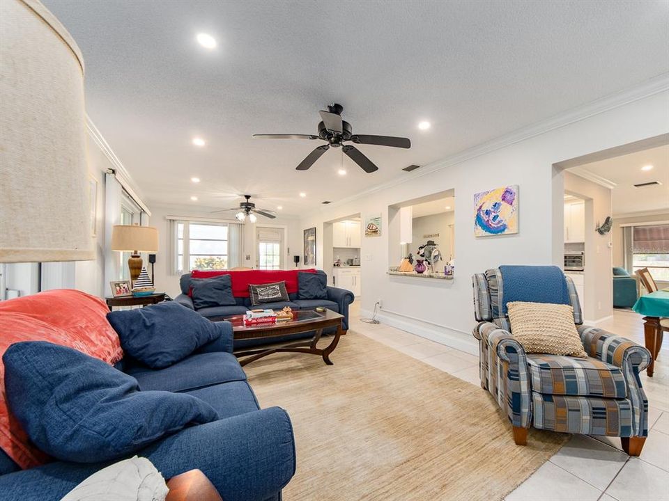 For Sale: $459,900 (2 beds, 2 baths, 1649 Square Feet)