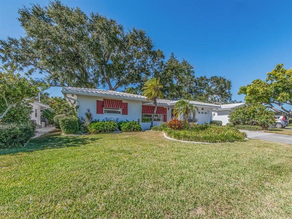 For Sale: $459,900 (2 beds, 2 baths, 1649 Square Feet)