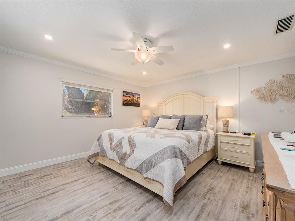 For Sale: $459,900 (2 beds, 2 baths, 1649 Square Feet)