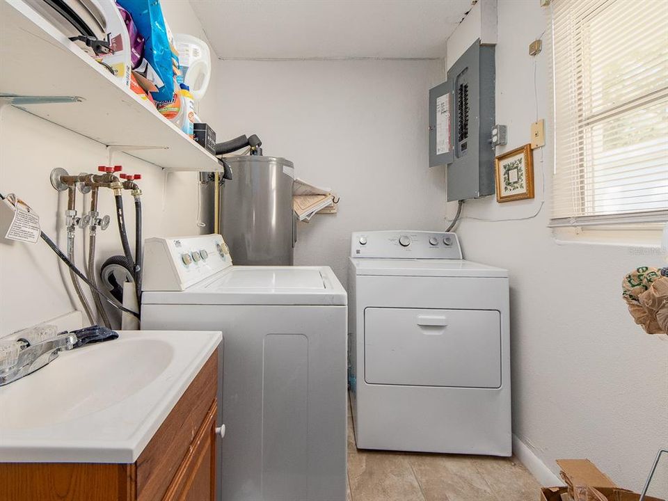 For Sale: $459,900 (2 beds, 2 baths, 1649 Square Feet)