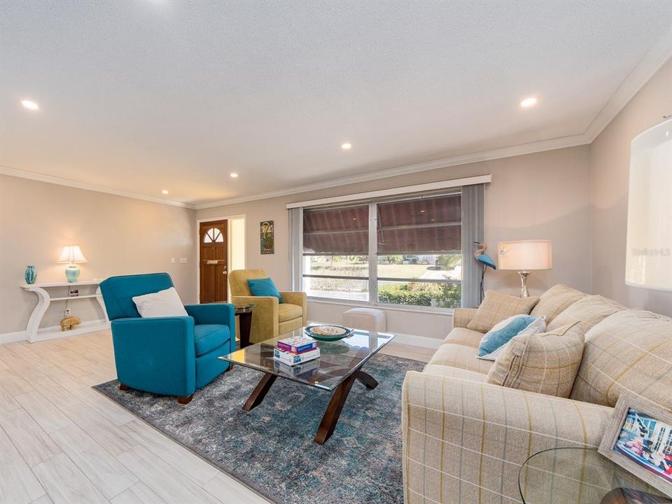 For Sale: $459,900 (2 beds, 2 baths, 1649 Square Feet)