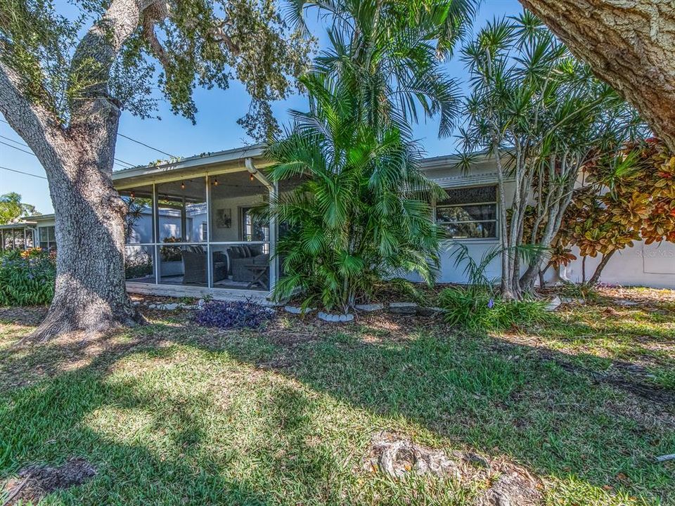 For Sale: $459,900 (2 beds, 2 baths, 1649 Square Feet)