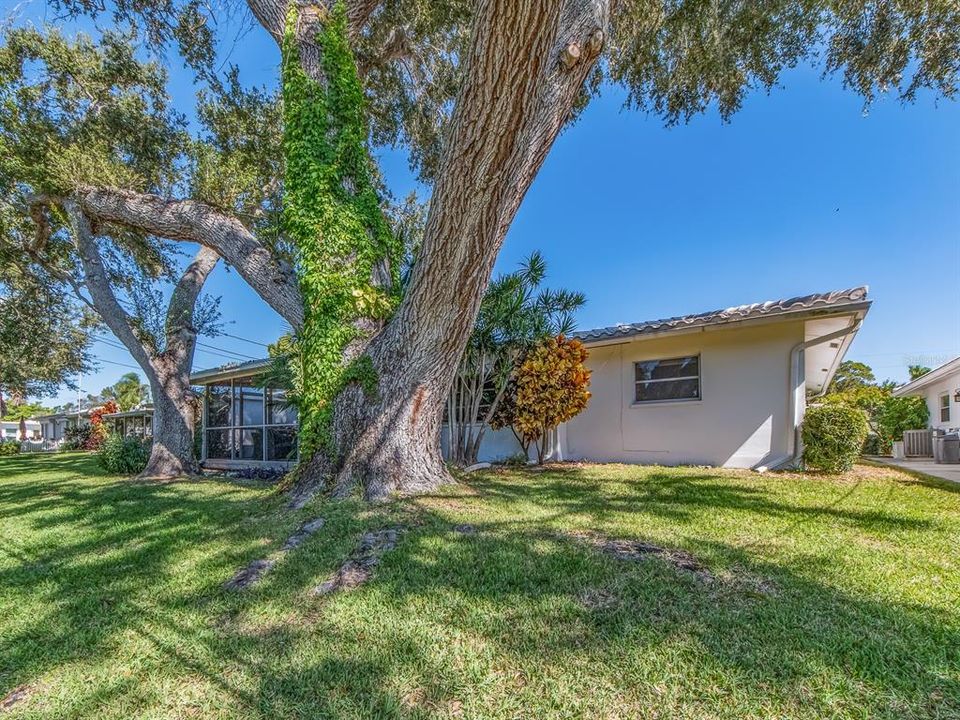 For Sale: $459,900 (2 beds, 2 baths, 1649 Square Feet)