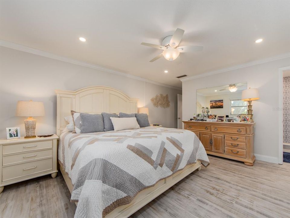 For Sale: $459,900 (2 beds, 2 baths, 1649 Square Feet)