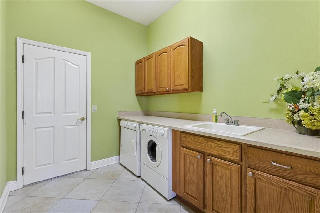 For Sale: $1,775,000 (3 beds, 3 baths, 3100 Square Feet)