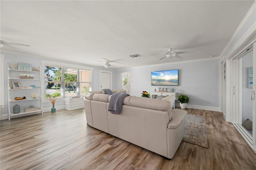 For Sale: $675,000 (2 beds, 2 baths, 1612 Square Feet)