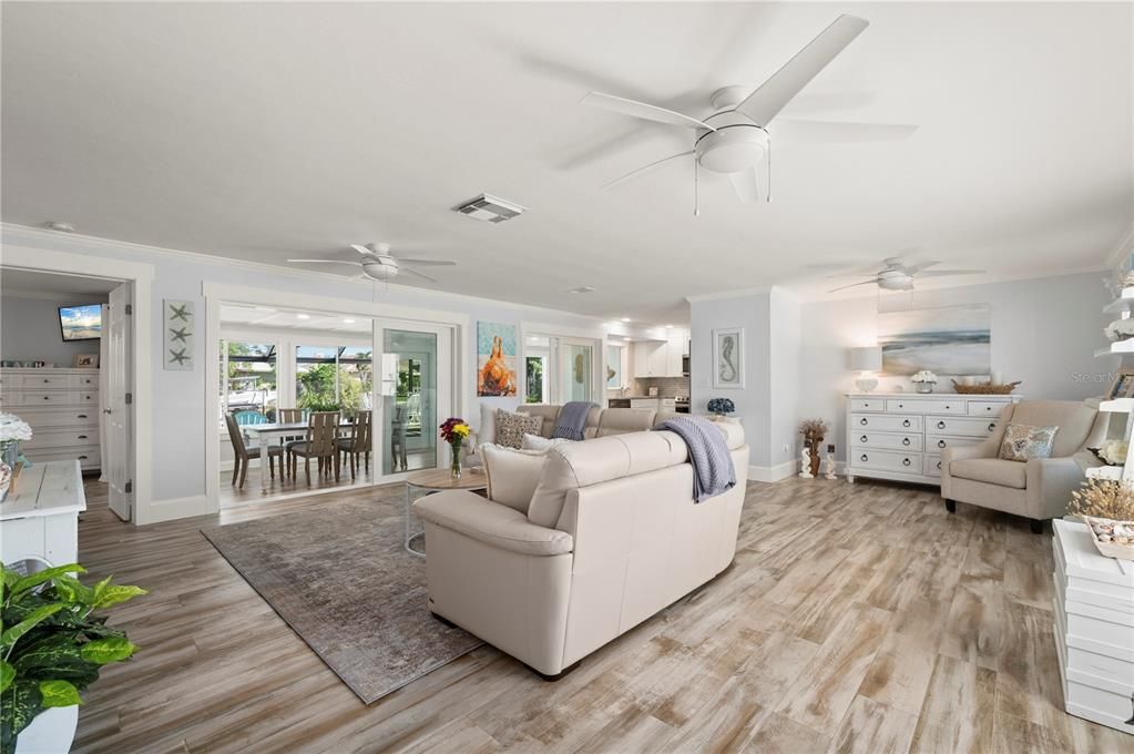 For Sale: $675,000 (2 beds, 2 baths, 1612 Square Feet)