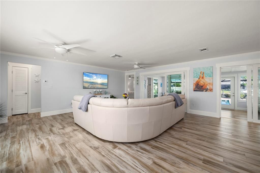 For Sale: $675,000 (2 beds, 2 baths, 1612 Square Feet)