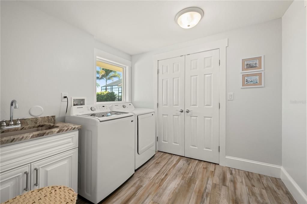 For Sale: $675,000 (2 beds, 2 baths, 1612 Square Feet)