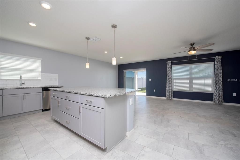 For Rent: $2,400 (4 beds, 2 baths, 1773 Square Feet)