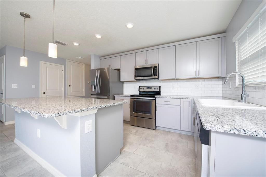 For Rent: $2,400 (4 beds, 2 baths, 1773 Square Feet)