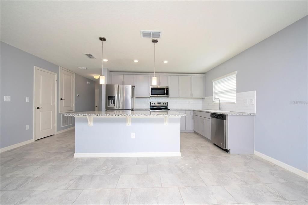 For Rent: $2,400 (4 beds, 2 baths, 1773 Square Feet)