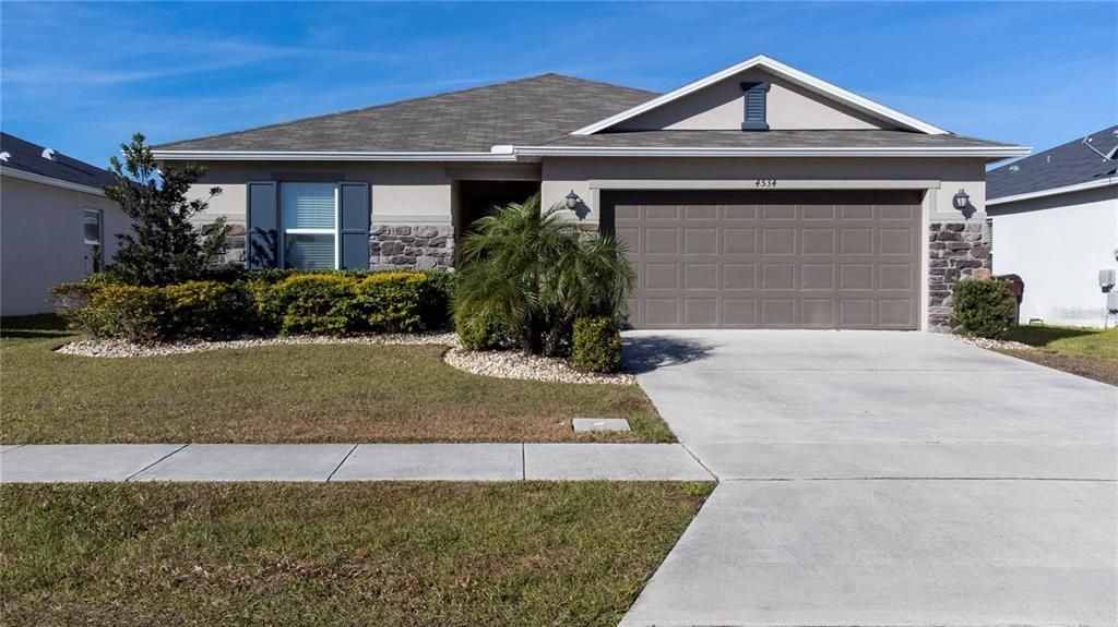 For Rent: $2,400 (4 beds, 2 baths, 1773 Square Feet)