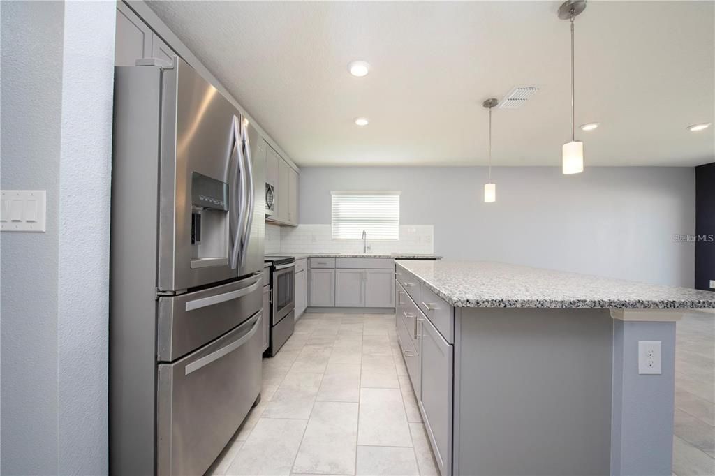 For Rent: $2,400 (4 beds, 2 baths, 1773 Square Feet)