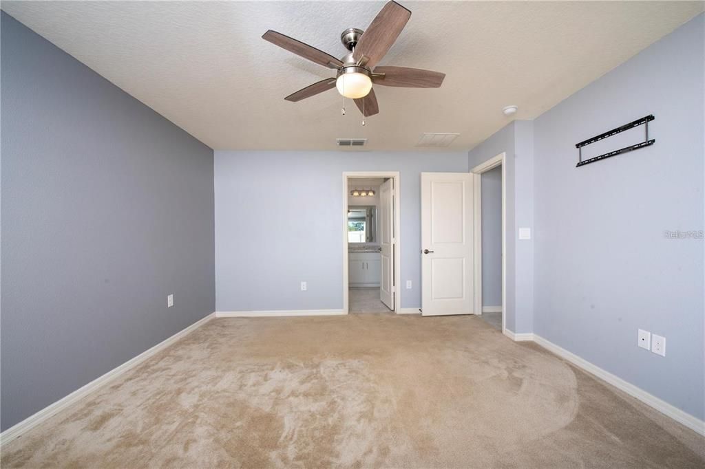 For Rent: $2,400 (4 beds, 2 baths, 1773 Square Feet)