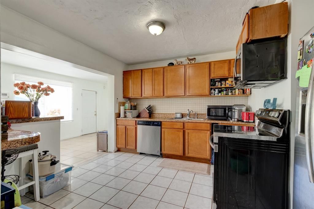 For Sale: $259,900 (3 beds, 2 baths, 1585 Square Feet)