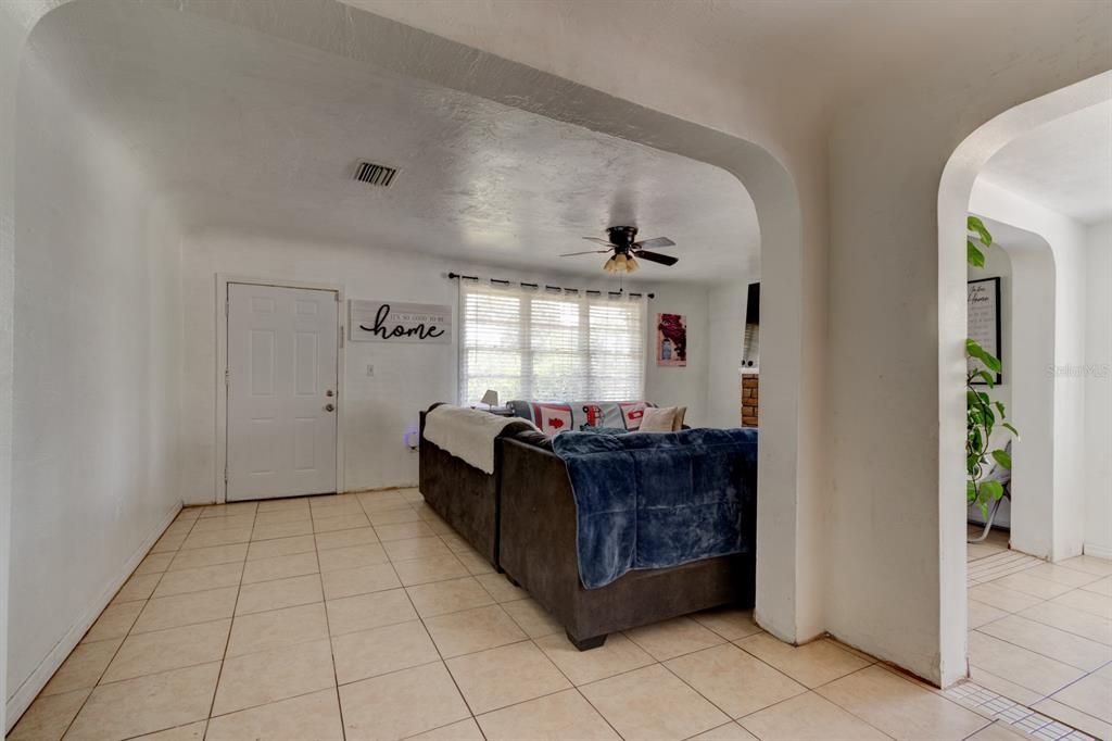 For Sale: $259,900 (3 beds, 2 baths, 1585 Square Feet)