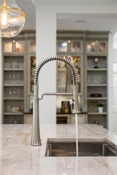 На продажу: $1,979,000 (4 спален, 4 ванн, 4156 Квадратных фут)