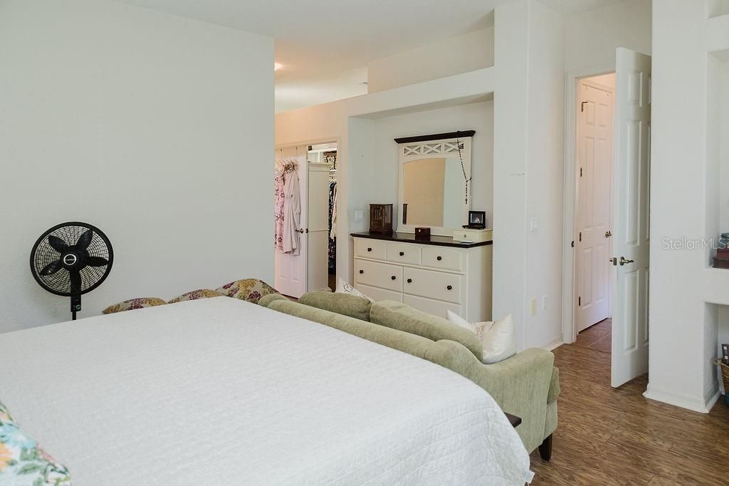 На продажу: $559,900 (4 спален, 3 ванн, 2601 Квадратных фут)