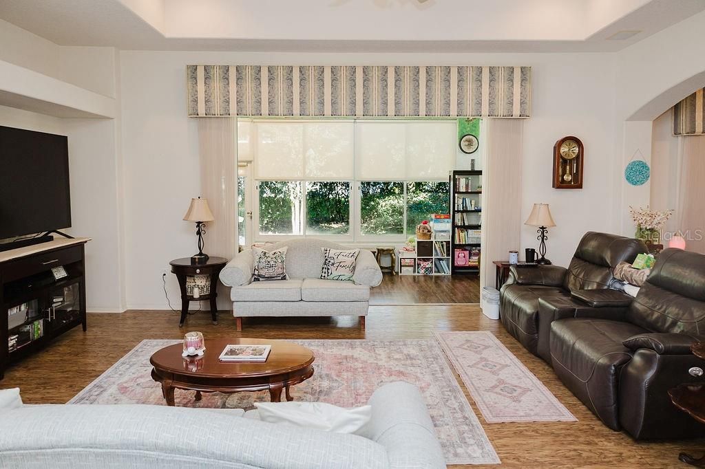 На продажу: $559,900 (4 спален, 3 ванн, 2601 Квадратных фут)