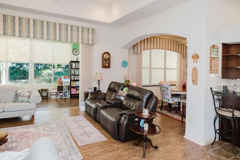 На продажу: $559,900 (4 спален, 3 ванн, 2601 Квадратных фут)