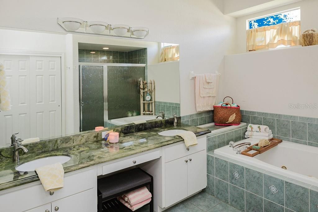 На продажу: $559,900 (4 спален, 3 ванн, 2601 Квадратных фут)