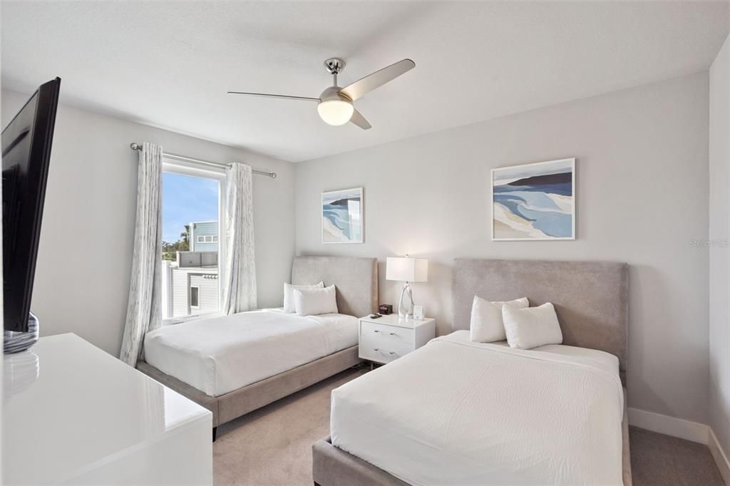 На продажу: $449,999 (5 спален, 4 ванн, 2630 Квадратных фут)