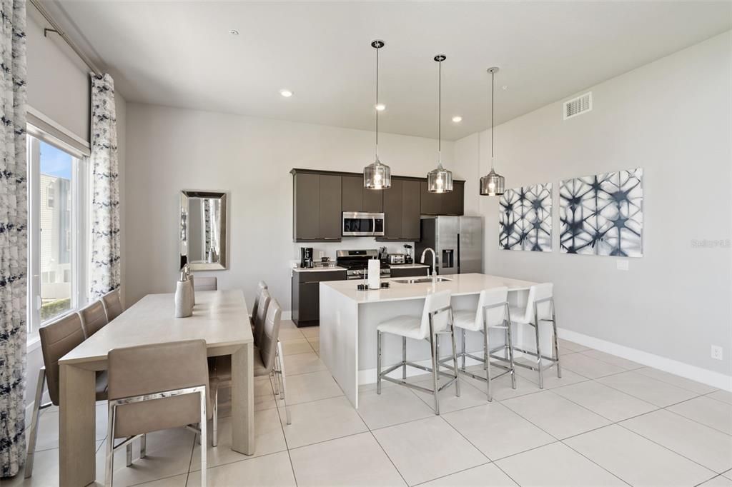 На продажу: $449,999 (5 спален, 4 ванн, 2630 Квадратных фут)