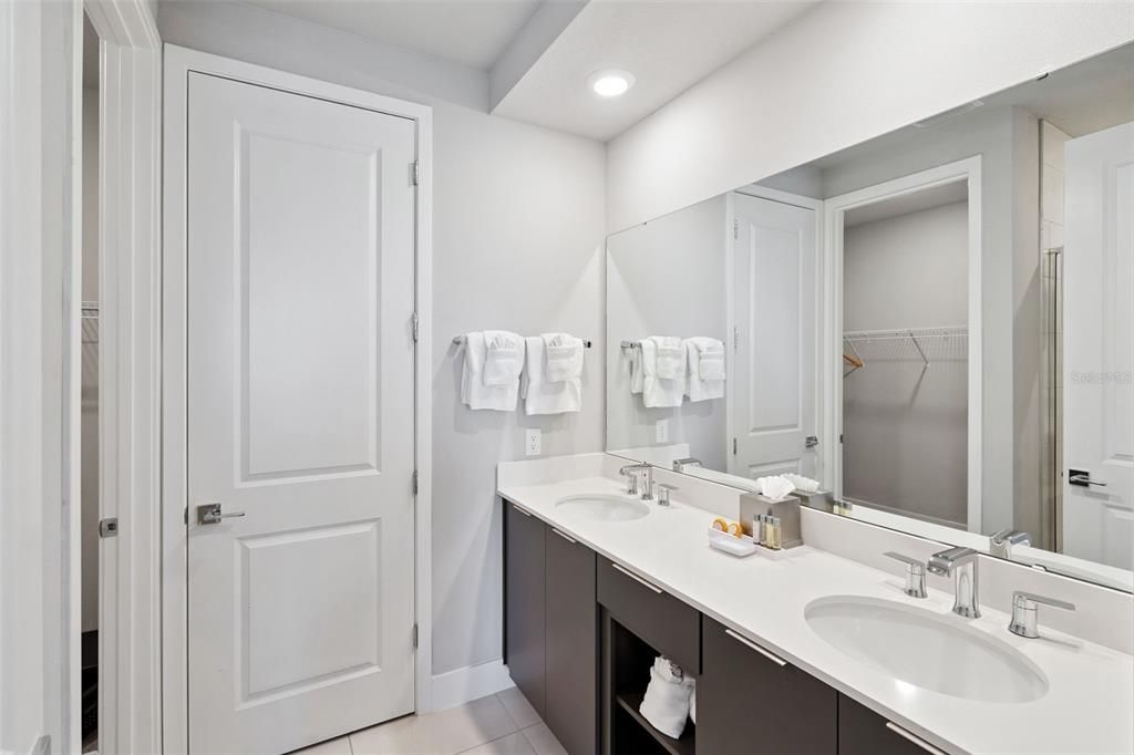 На продажу: $449,999 (5 спален, 4 ванн, 2630 Квадратных фут)