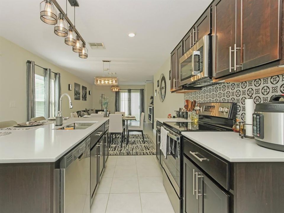 For Sale: $389,900 (3 beds, 2 baths, 1260 Square Feet)