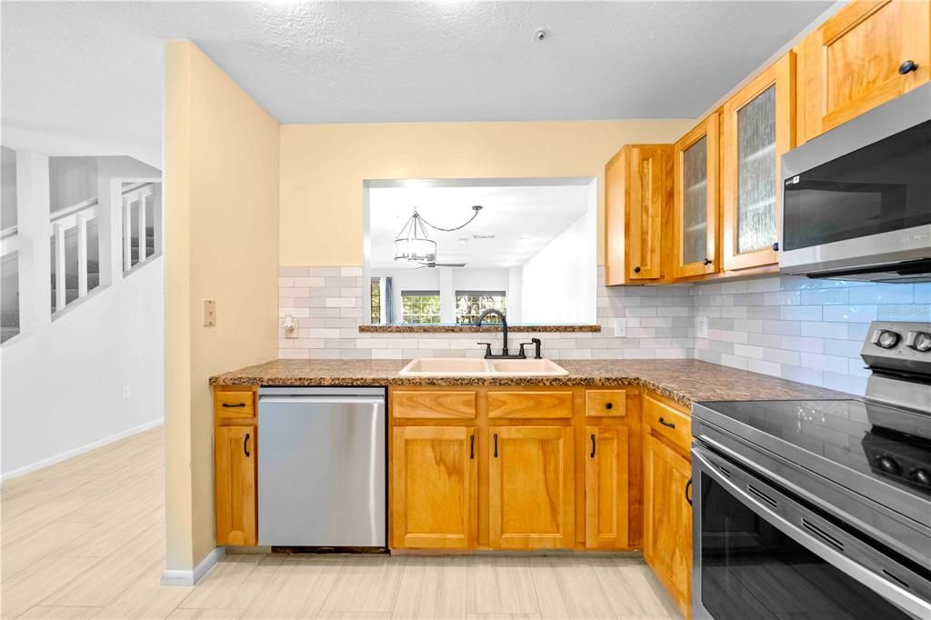 For Sale: $327,900 (3 beds, 2 baths, 1676 Square Feet)